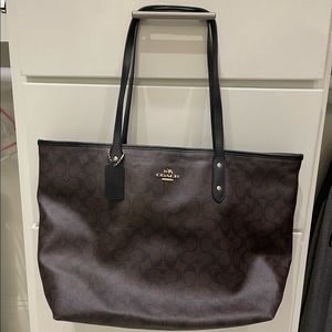 Authentic Coach tote/shoulder bag